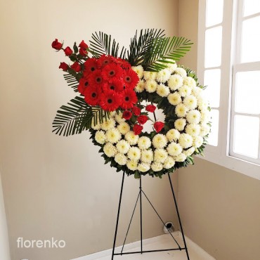 Bella corona de flores para condolencias