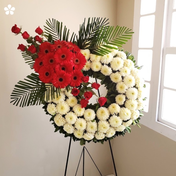 Bella corona de flores para condolencias