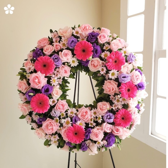 Corona-de-finas-flores-tonos-pastel