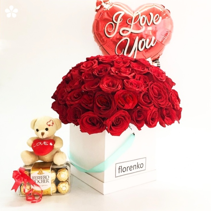 Caja blanca de rosas premium, osito, chocolates y globo