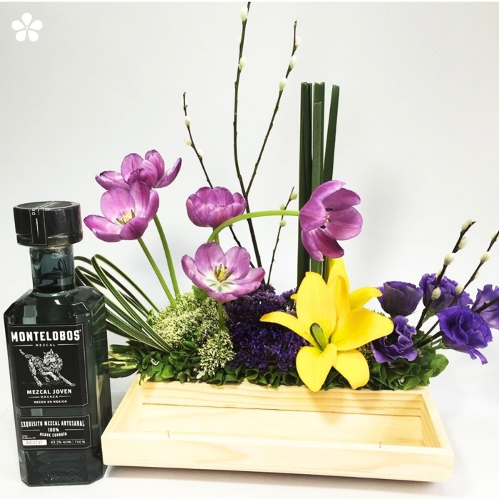 Tulipanes, lilis, lisianthus y mezcal