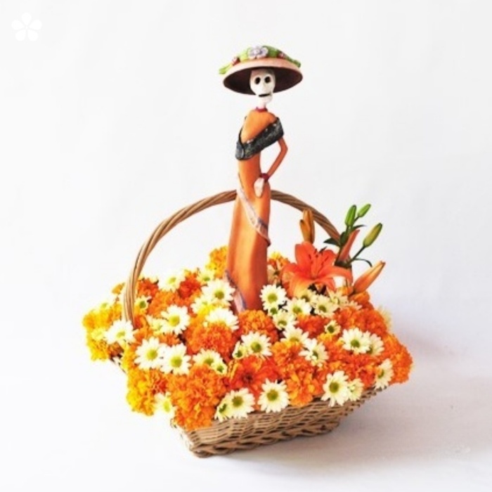 Catrina, flor de cempazúchitl y margaritas