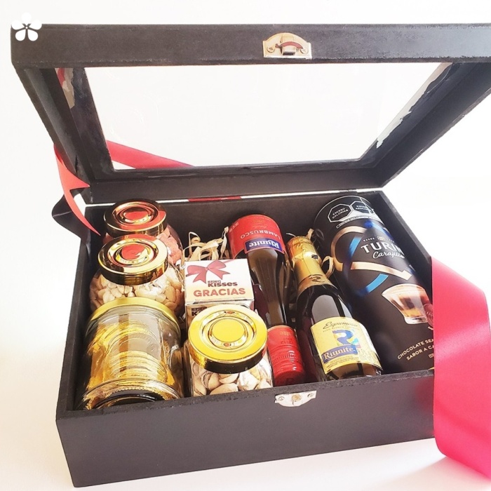 Elegante caja para regalar con productos gourmet