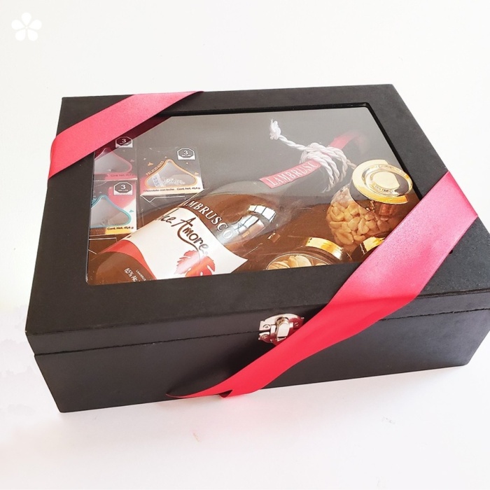 Elegante caja con productos de la mejor calidad para regalar